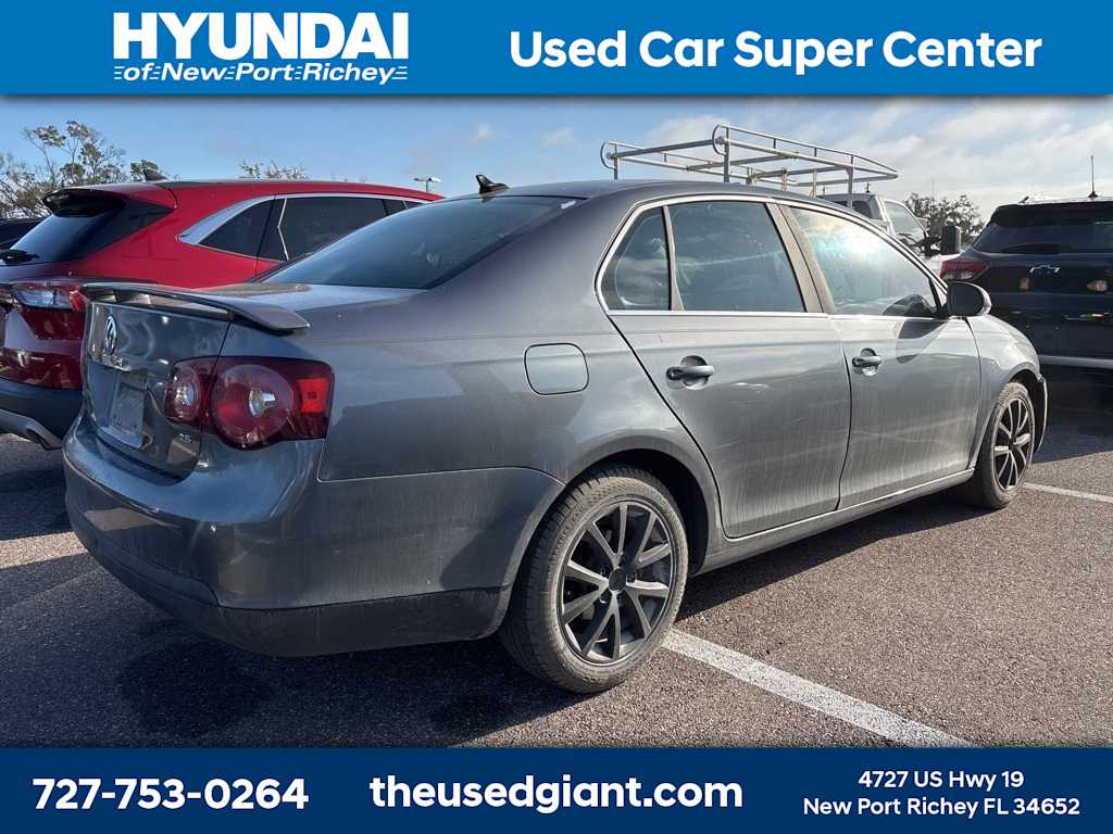 Thumbnail: 2010 Volkswagen Jetta - 3