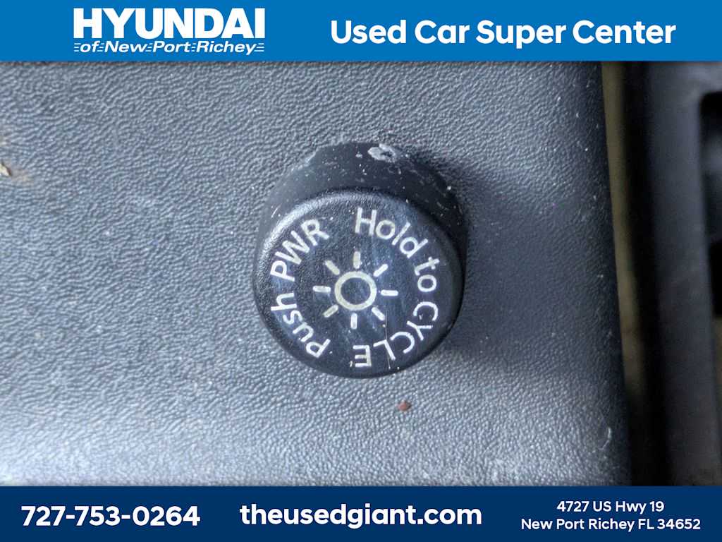 Thumbnail: 2012 Nissan Sentra - 23