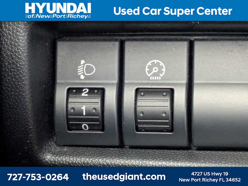 Thumbnail: 2005 Mazda Mazda3 - 25