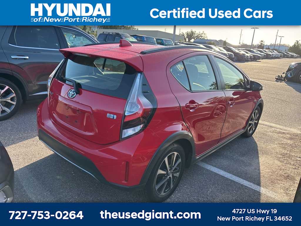 Thumbnail: 2018 Toyota Prius c - 3