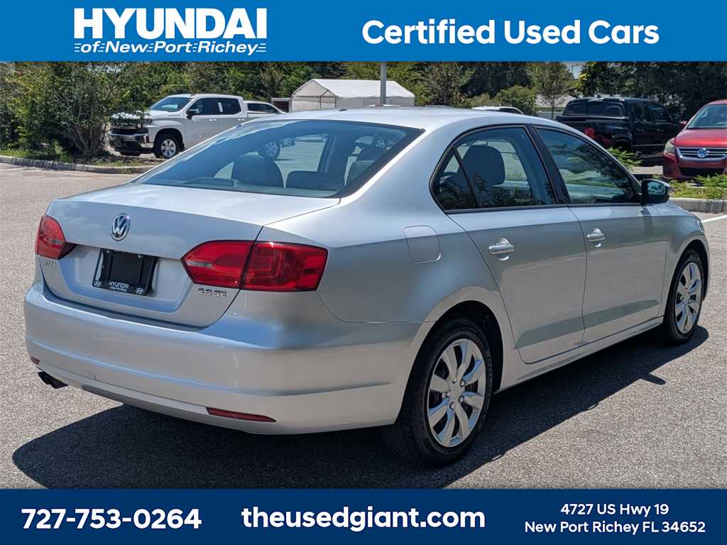 Thumbnail: 2011 Volkswagen Jetta - 5