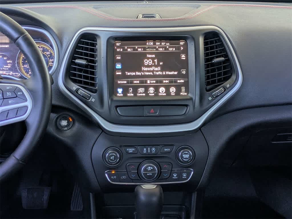 Thumbnail: 2017 Jeep Cherokee - 23