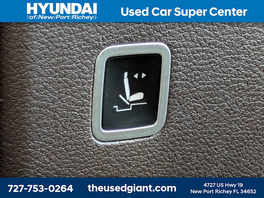 Thumbnail: 2017 Chrysler Pacifica - 21