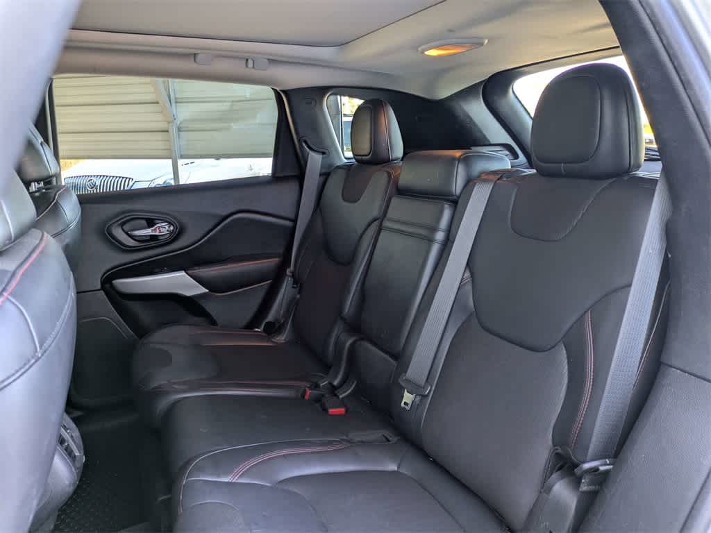 Thumbnail: 2017 Jeep Cherokee - 18