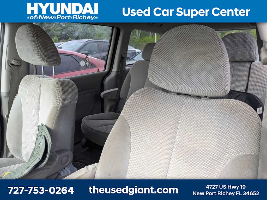 Thumbnail: 2011 Kia Sedona - 3