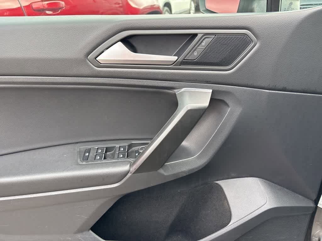 Thumbnail: 2021 Volkswagen Tiguan - 12