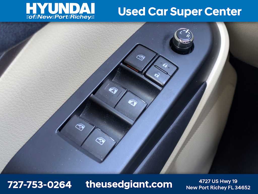 Thumbnail: 2016 Toyota Highlander - 34