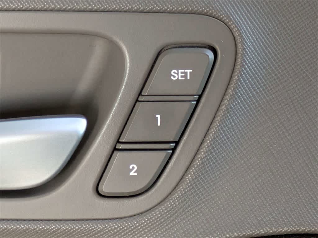 Thumbnail: 2017 Hyundai Santa Fe - 25