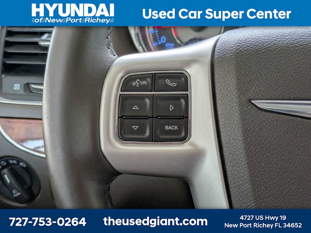 Thumbnail: 2015 Chrysler Town & Country - 33