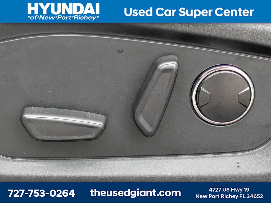 Thumbnail: 2021 Ford Explorer - 25