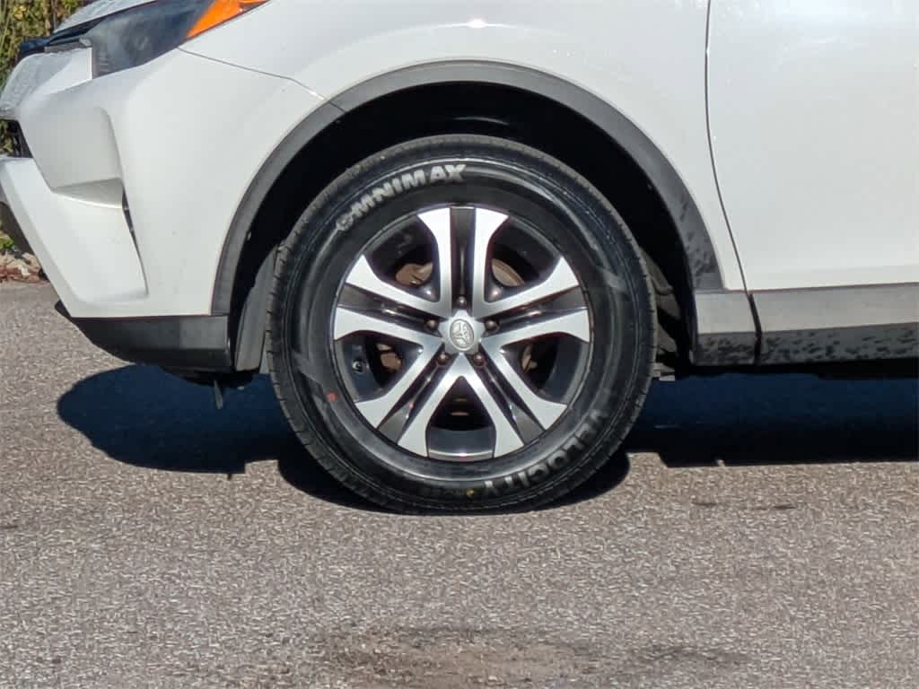 Thumbnail: 2018 Toyota RAV4 - 10