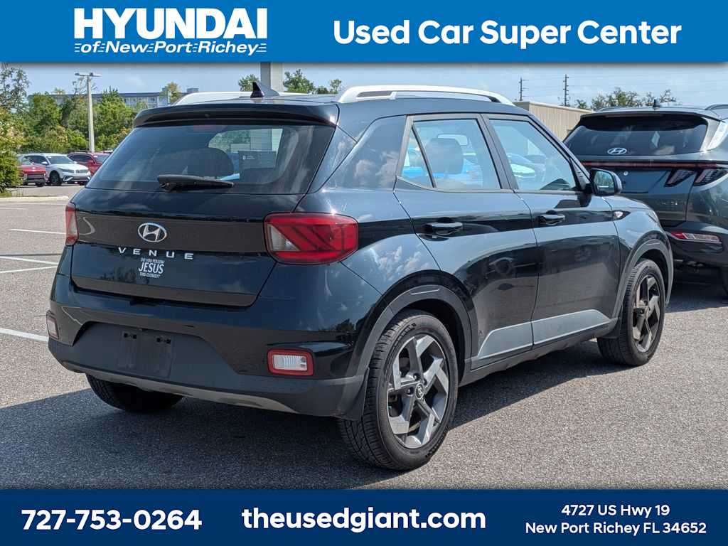 Thumbnail: 2022 Hyundai Venue - 3