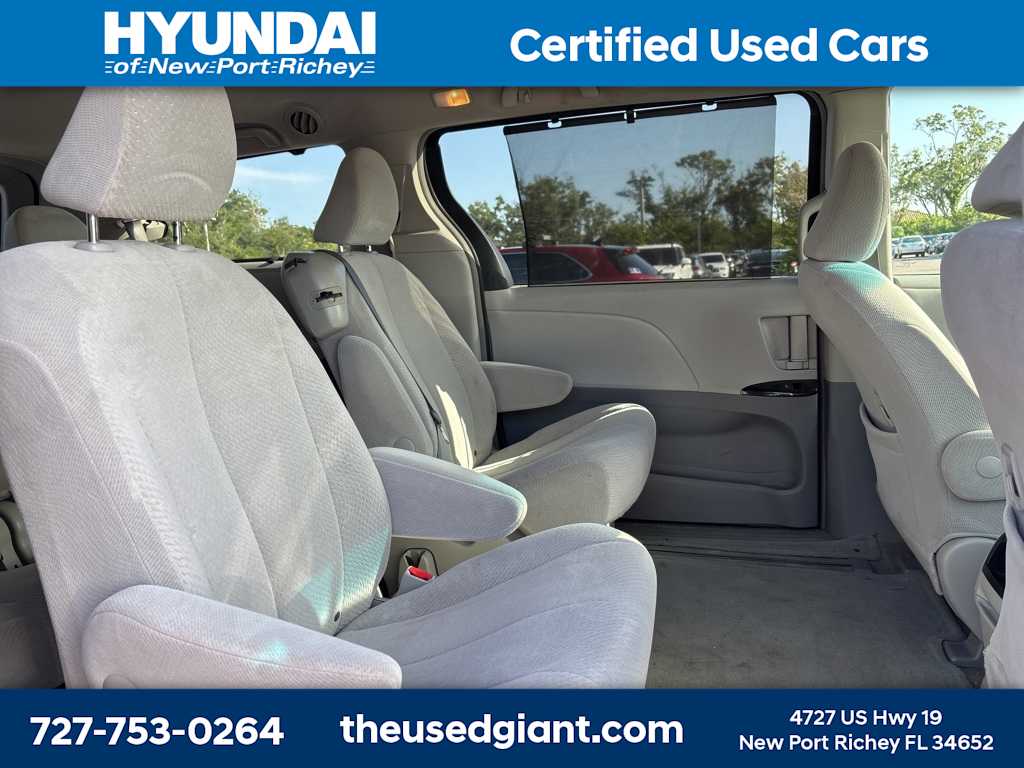 Thumbnail: 2013 Toyota Sienna - 8