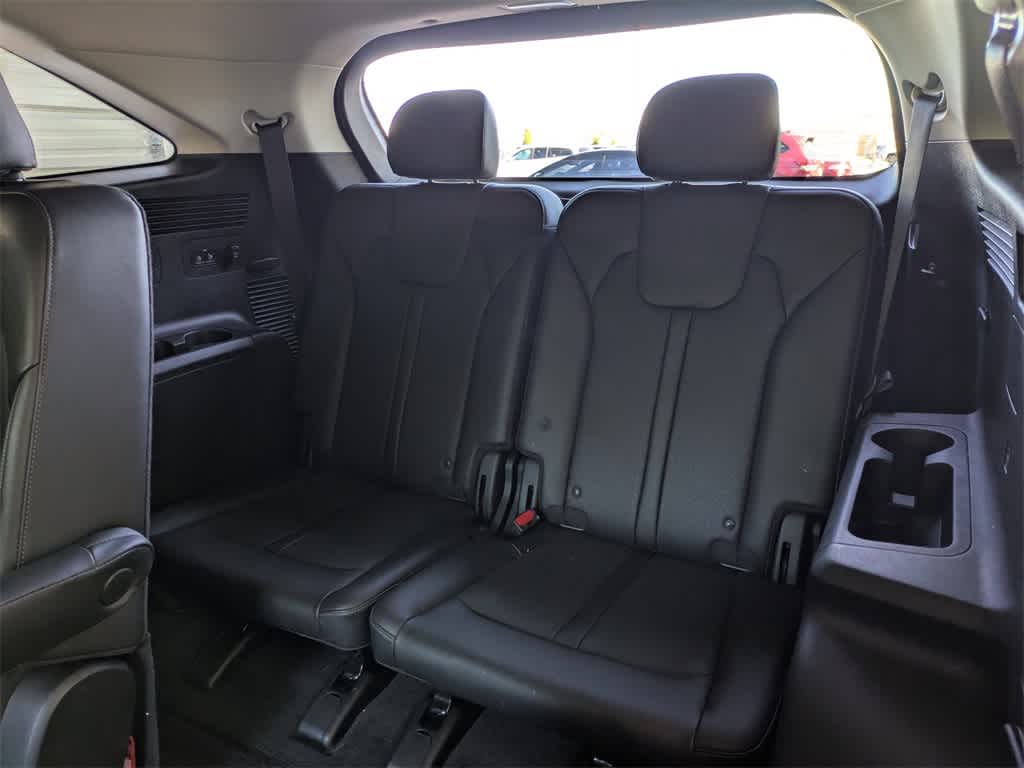 Thumbnail: 2023 Kia Sorento - 16