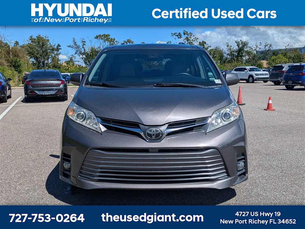 Thumbnail: 2018 Toyota Sienna - 8