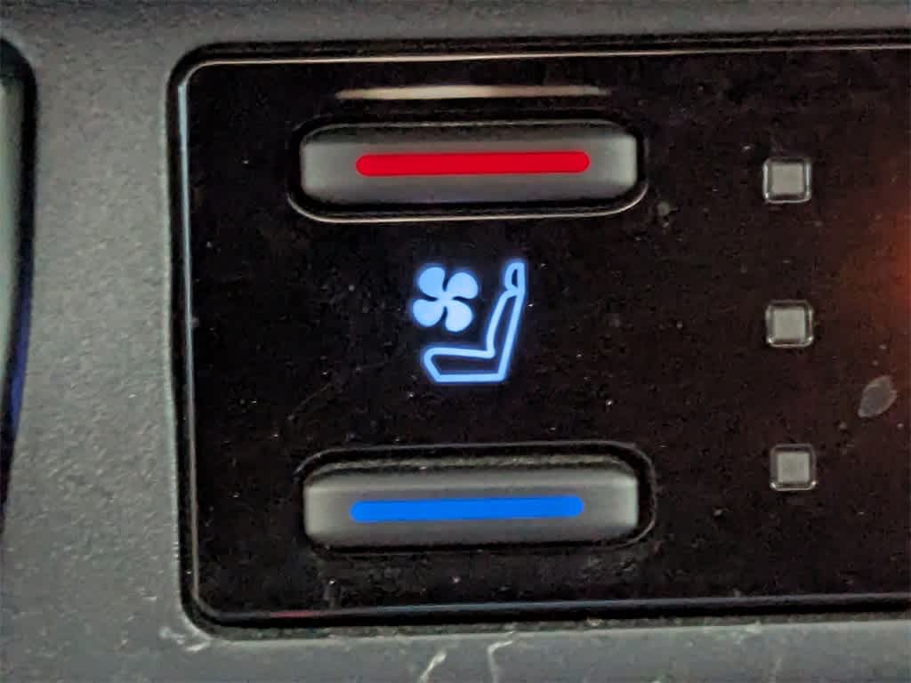 Thumbnail: 2019 Toyota RAV4 - 31