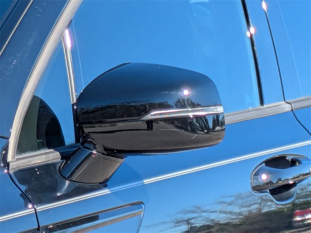 Thumbnail: 2023 Kia Sorento - 11