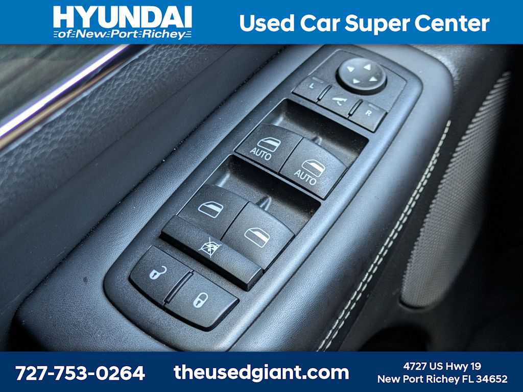 Thumbnail: 2017 Jeep Grand Cherokee - 33