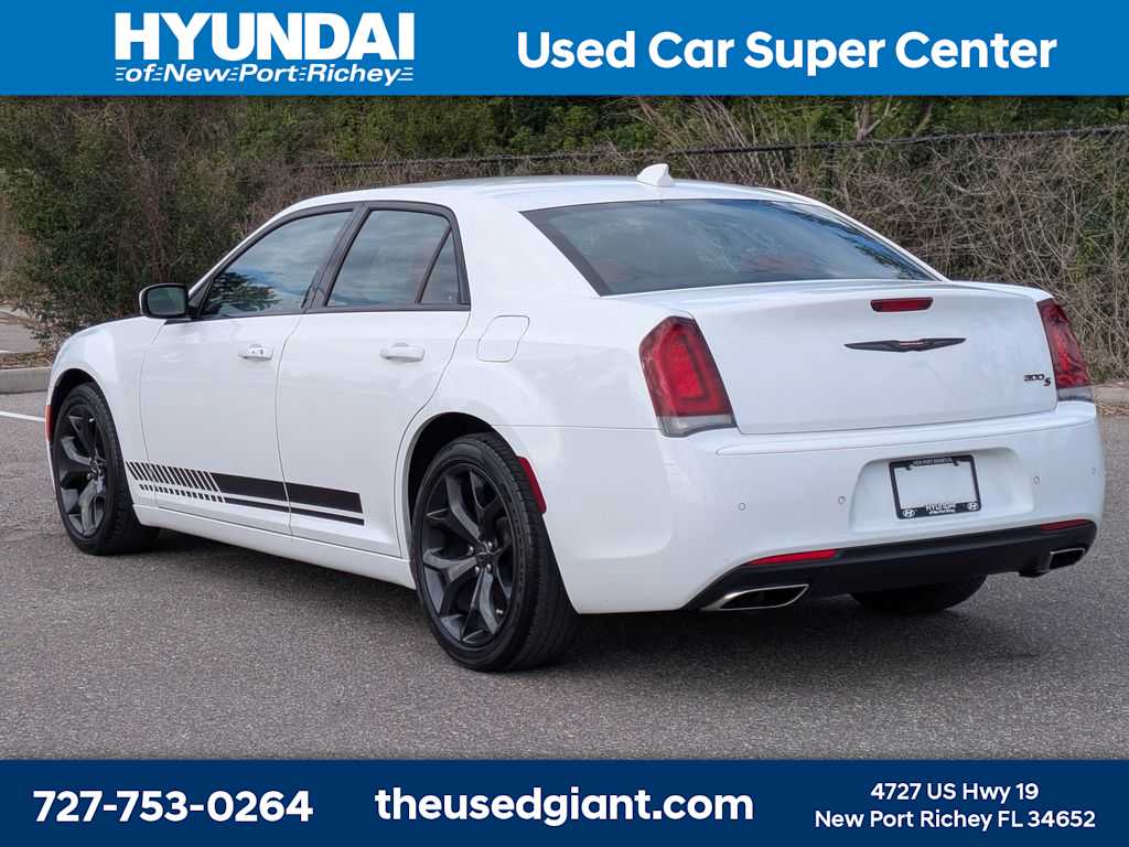 Thumbnail: 2020 Chrysler 300 - 3