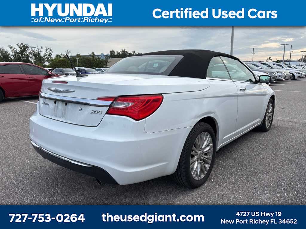 Thumbnail: 2011 Chrysler 200 - 3