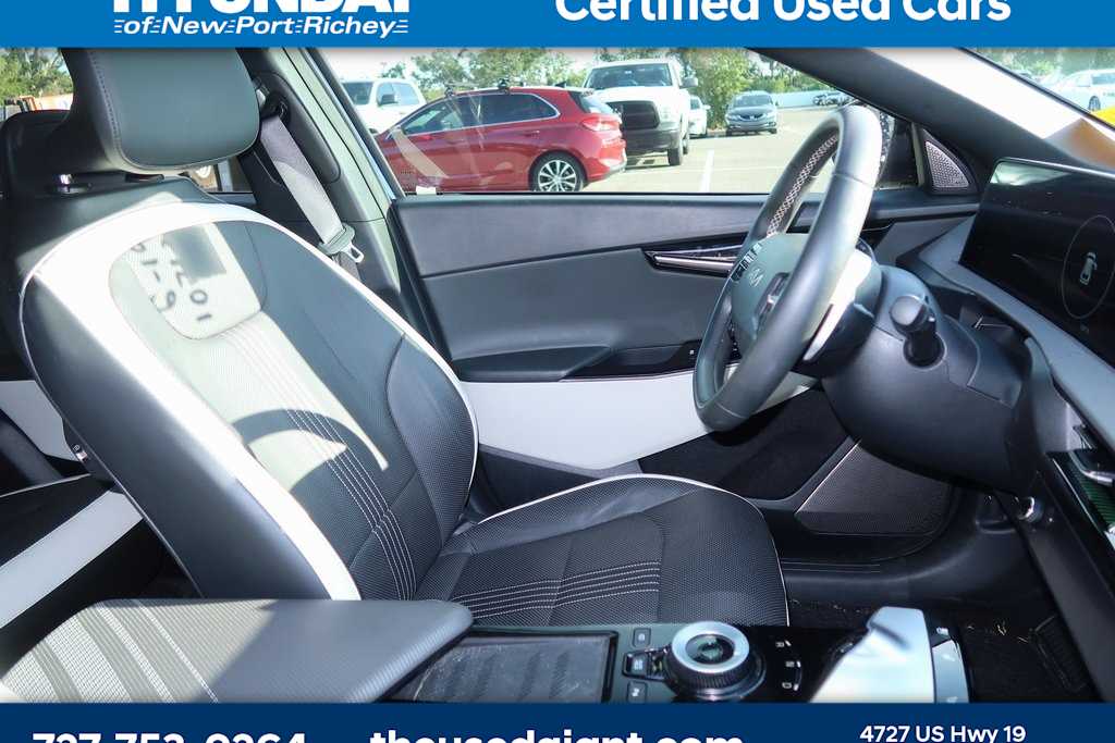 Thumbnail: 2024 Kia EV6 - 8