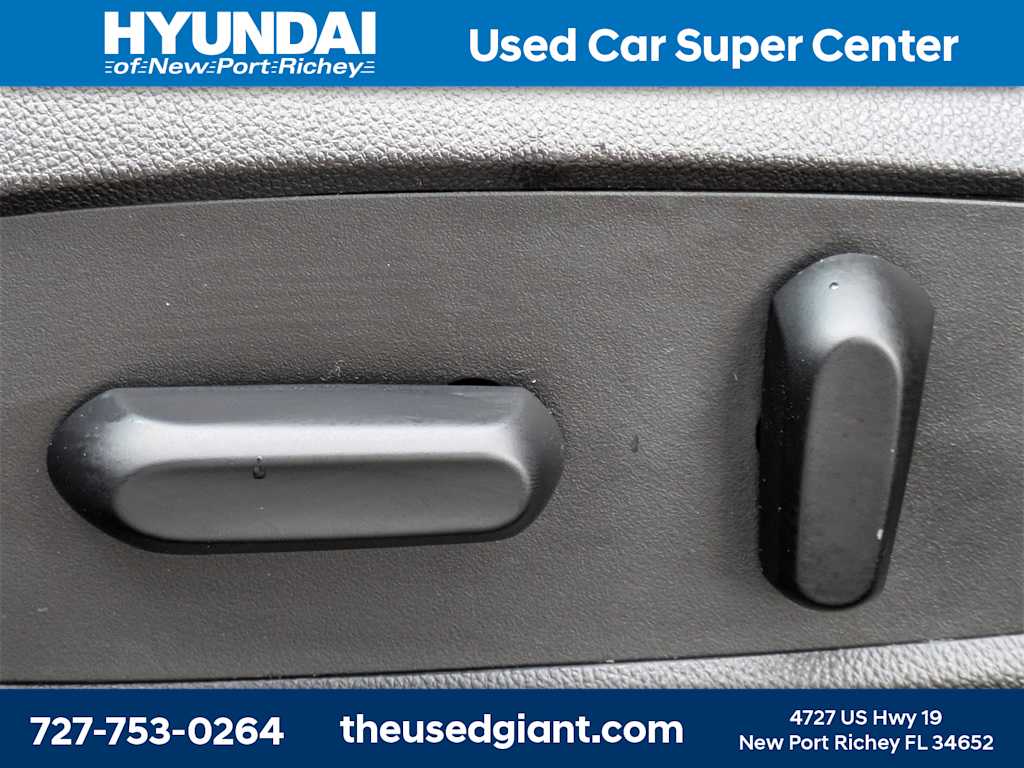 Thumbnail: 2017 Chevrolet Cruze - 21