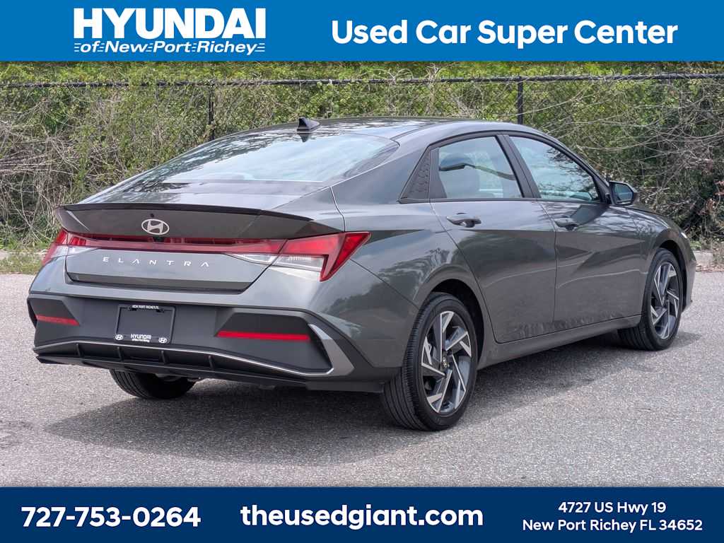 Thumbnail: 2025 Hyundai Elantra - 4