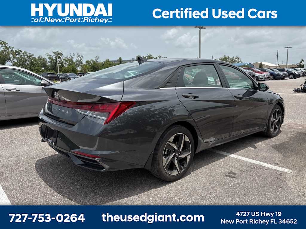 2022 Hyundai Elantra SEL 3