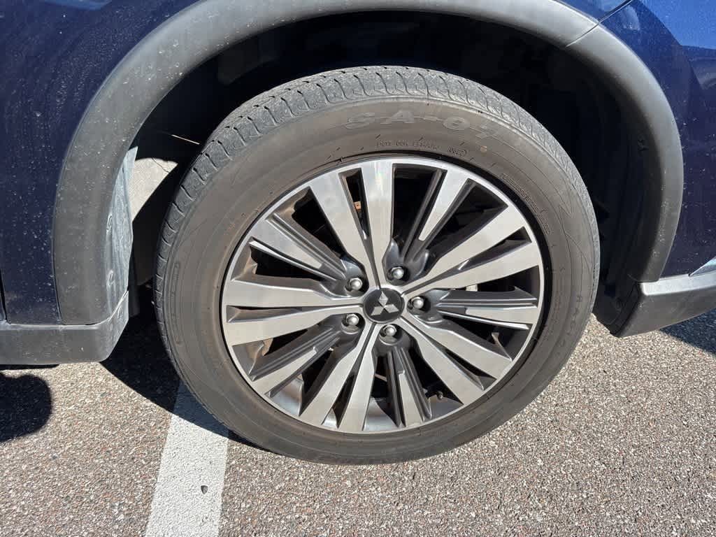 Thumbnail: 2020 Mitsubishi Outlander - 6