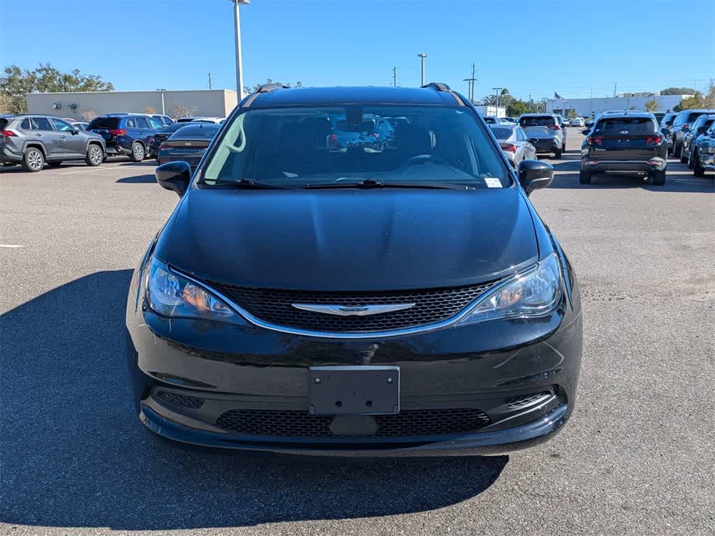 Thumbnail: 2021 Chrysler Voyager - 8