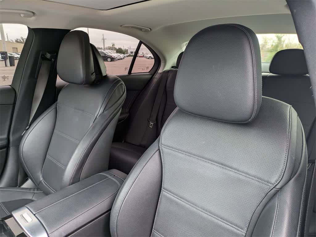 Thumbnail: 2022 Mercedes-Benz C-Class - 7