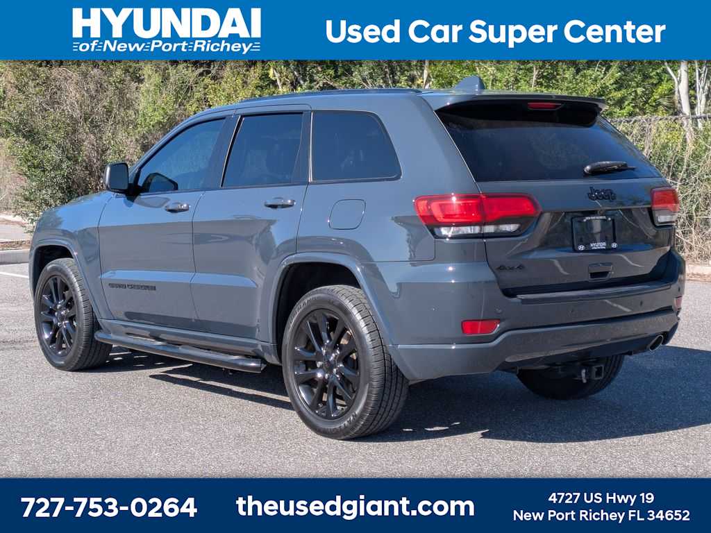 Thumbnail: 2017 Jeep Grand Cherokee - 3
