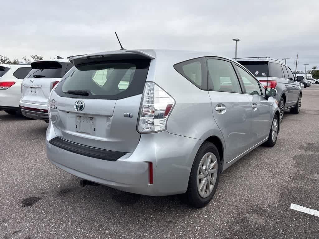 Thumbnail: 2013 Toyota Prius v - 3