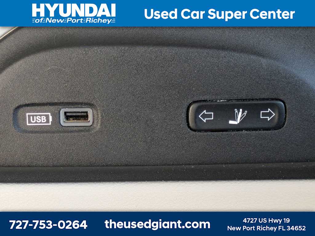 Thumbnail: 2018 Chrysler Pacifica - 18