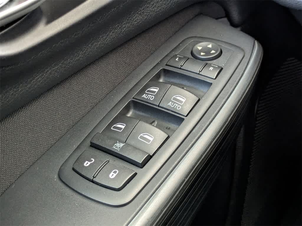 Thumbnail: 2016 Jeep Cherokee - 30