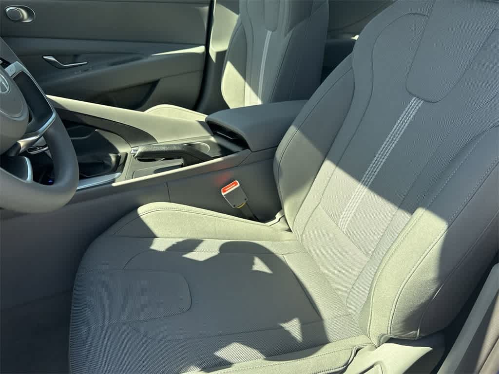 Thumbnail: 2025 Hyundai Elantra - 13
