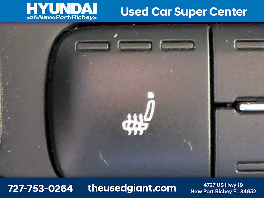 Thumbnail: 2012 Volkswagen Beetle - 23