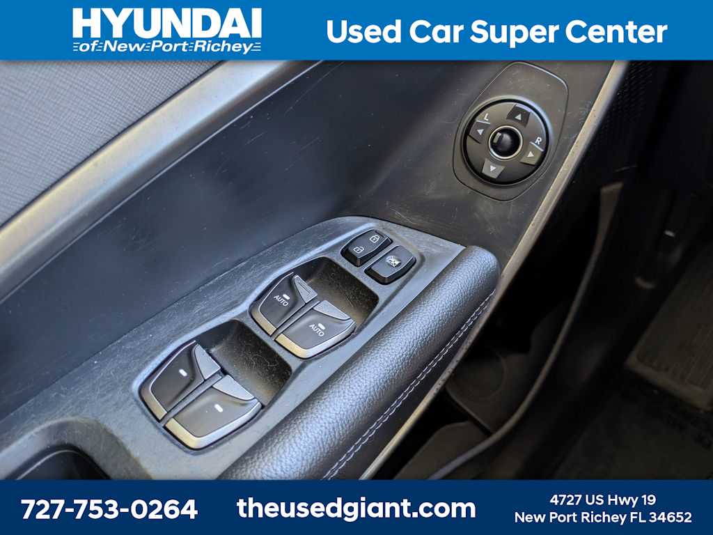 Thumbnail: 2018 Hyundai Santa Fe - 29