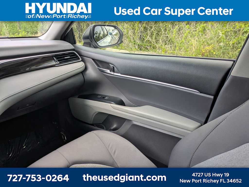 Thumbnail: 2019 Toyota Camry - 17
