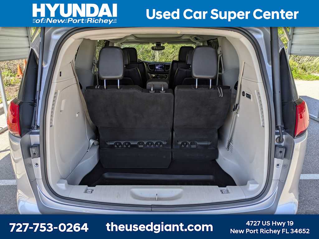 Thumbnail: 2018 Chrysler Pacifica - 12