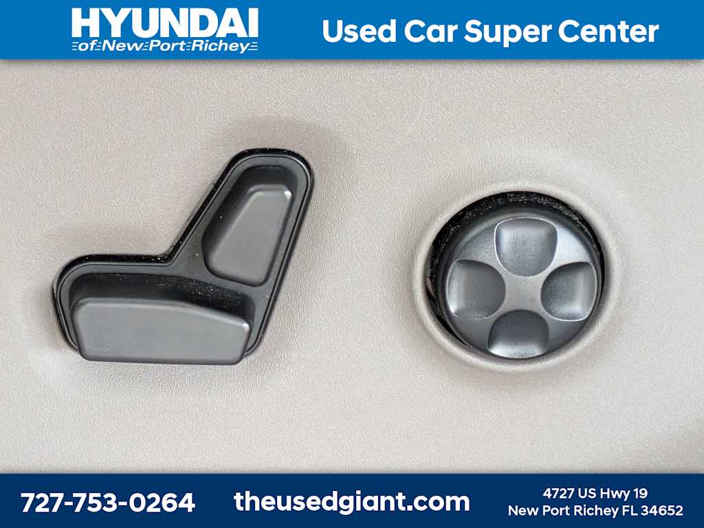 Thumbnail: 2017 Chrysler Pacifica - 30