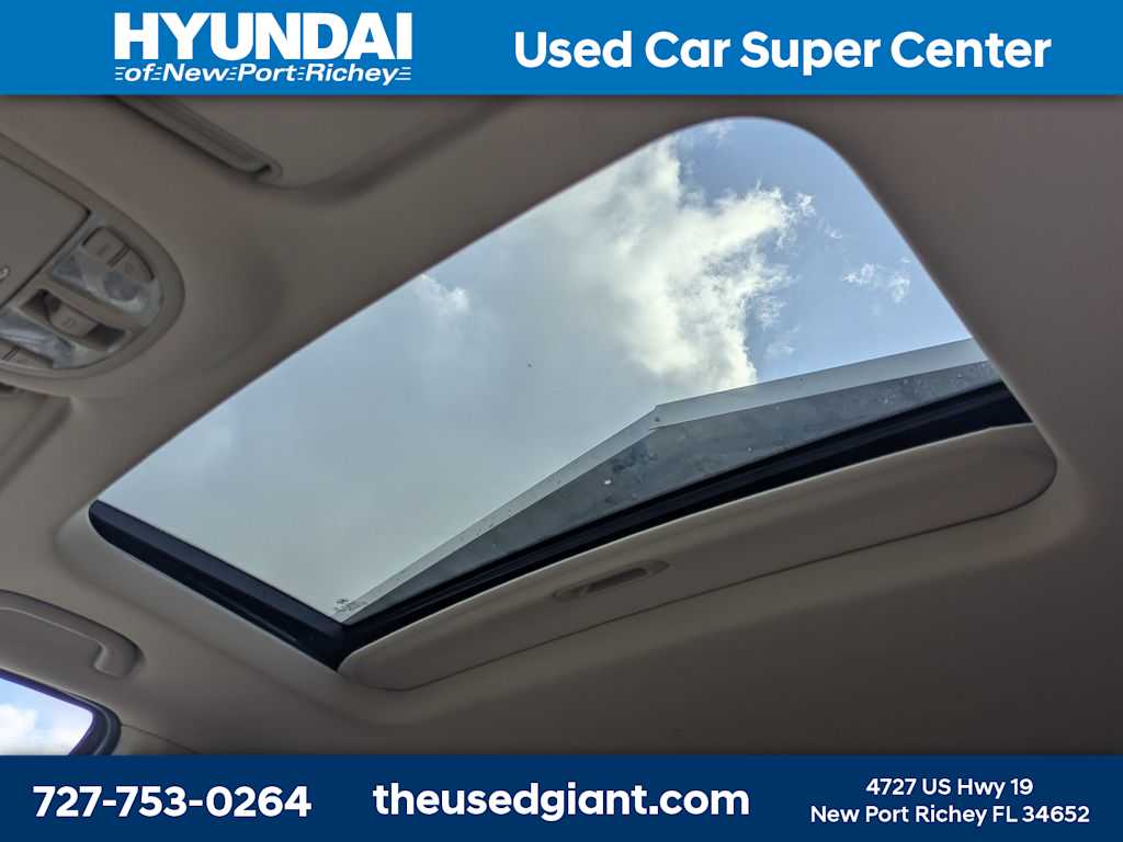 Thumbnail: 2010 Hyundai Santa Fe - 23