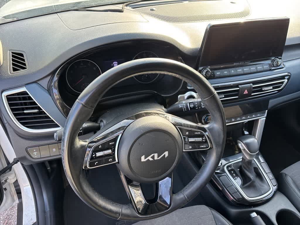 Thumbnail: 2022 Kia Seltos - 10