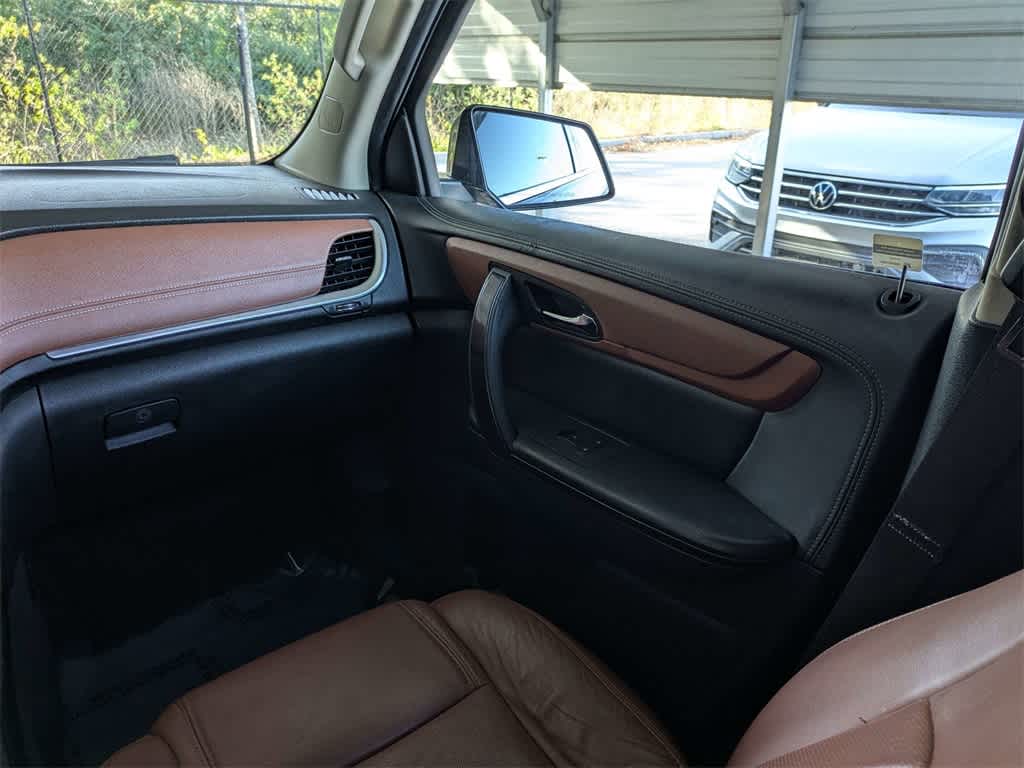 Thumbnail: 2017 Chevrolet Traverse - 22