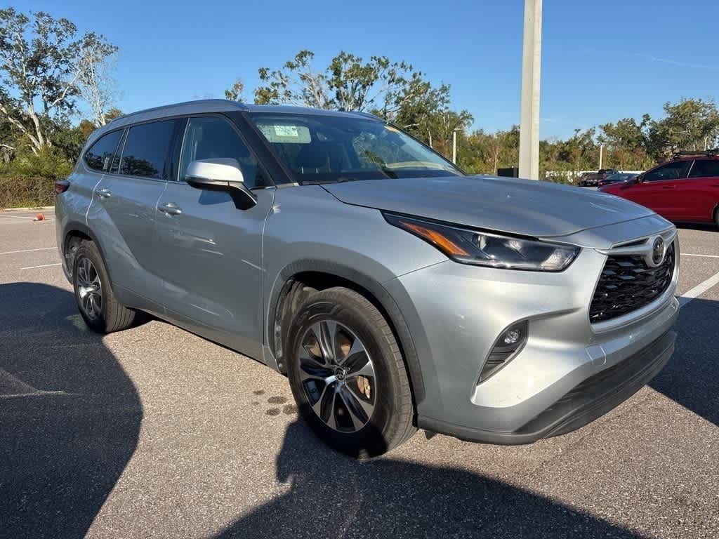 Thumbnail: 2021 Toyota Highlander - 4