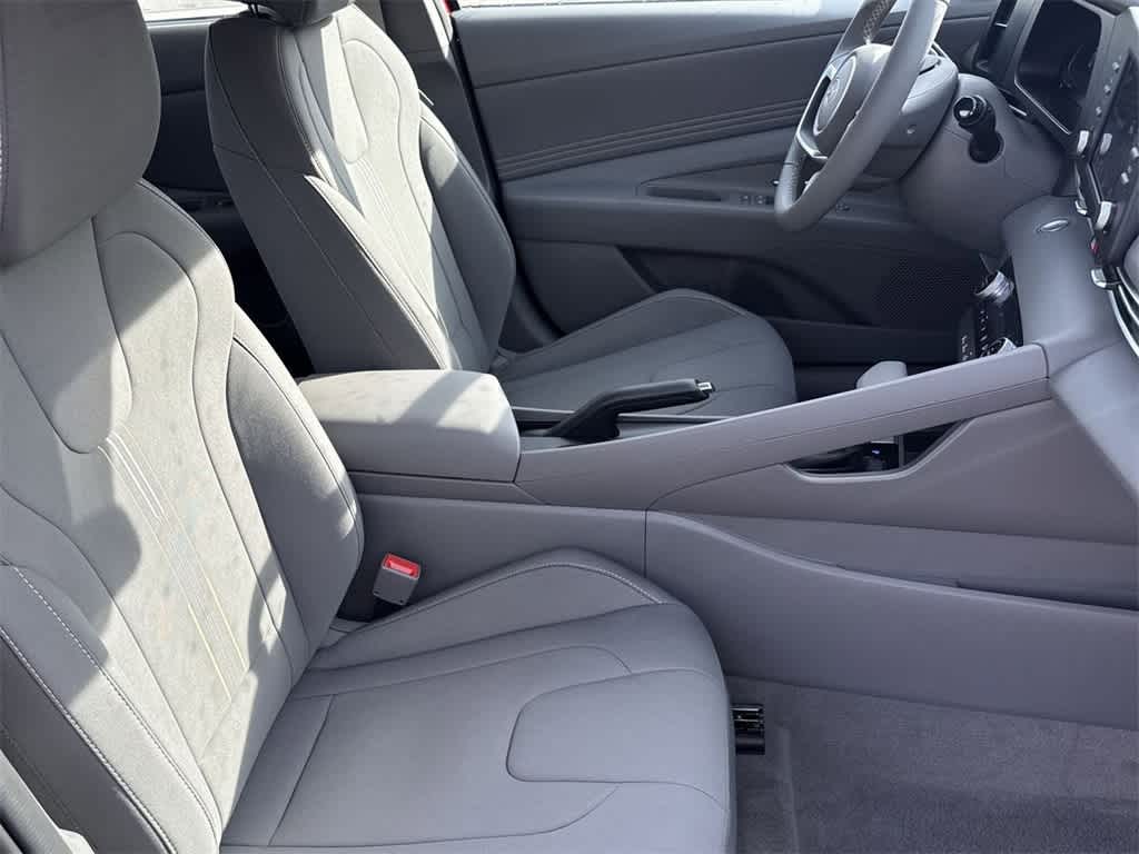 Thumbnail: 2025 Hyundai Elantra - 21
