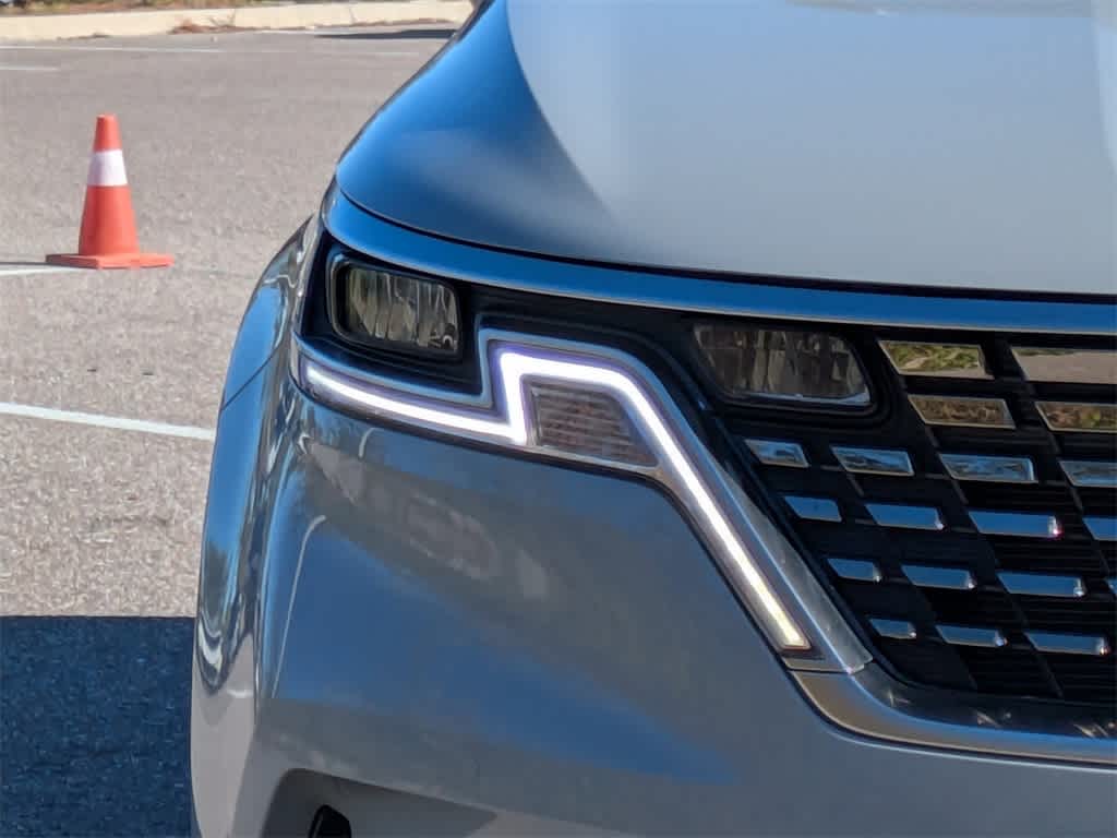 Thumbnail: 2023 Kia Carnival - 9