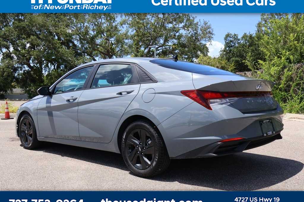 2023 Hyundai Elantra SEL 3