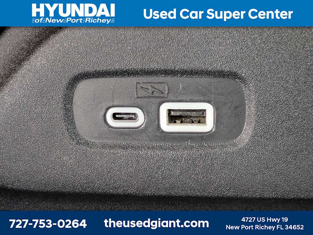 Thumbnail: 2022 Chrysler Pacifica - 18