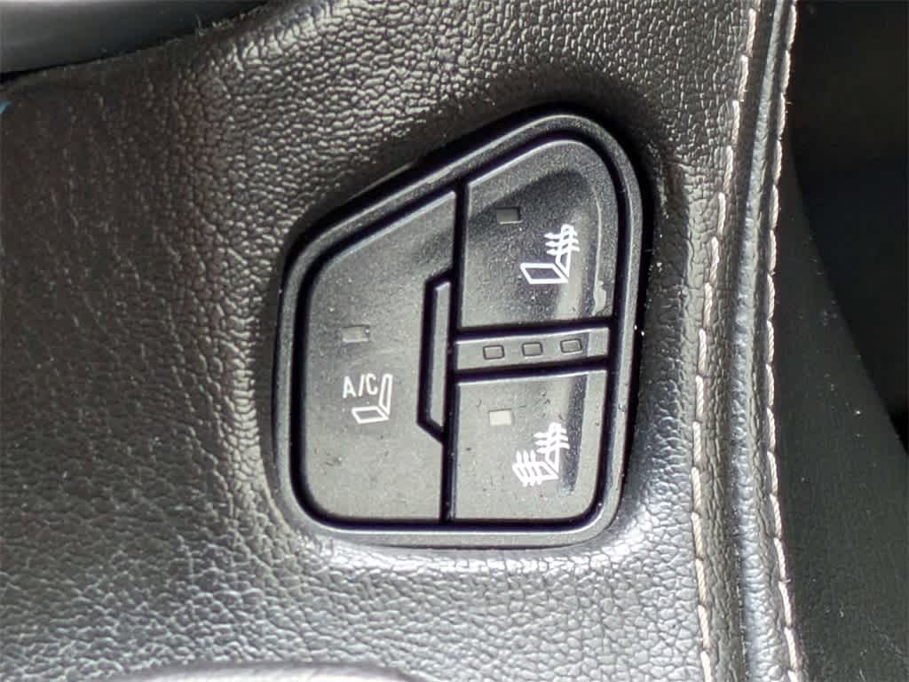 Thumbnail: 2015 Chevrolet Suburban - 32